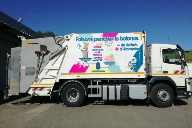 Camion SMEEOM de collecte des déchets