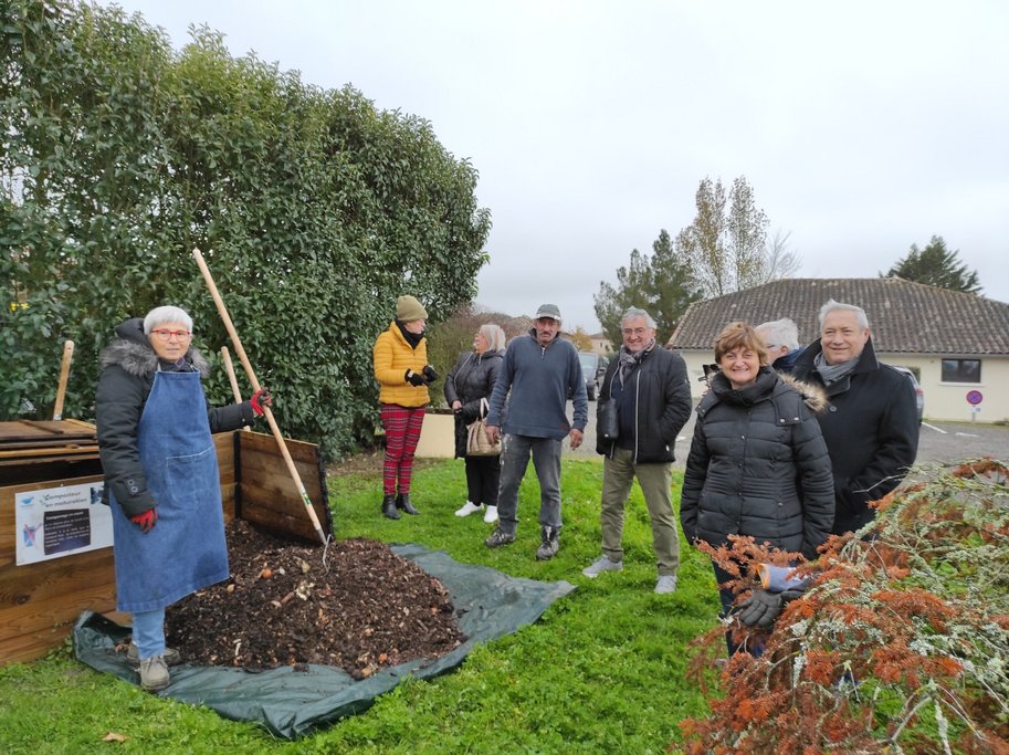 Récolte du compost sur le site de Belbèze