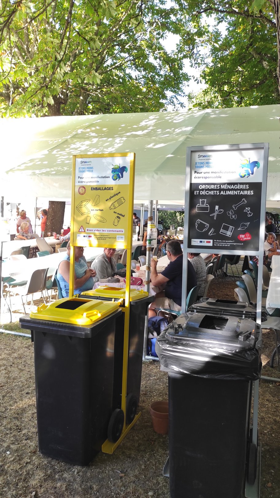 Totems de sensibilisation des convives au tri des déchets lors d"évènements festifs
